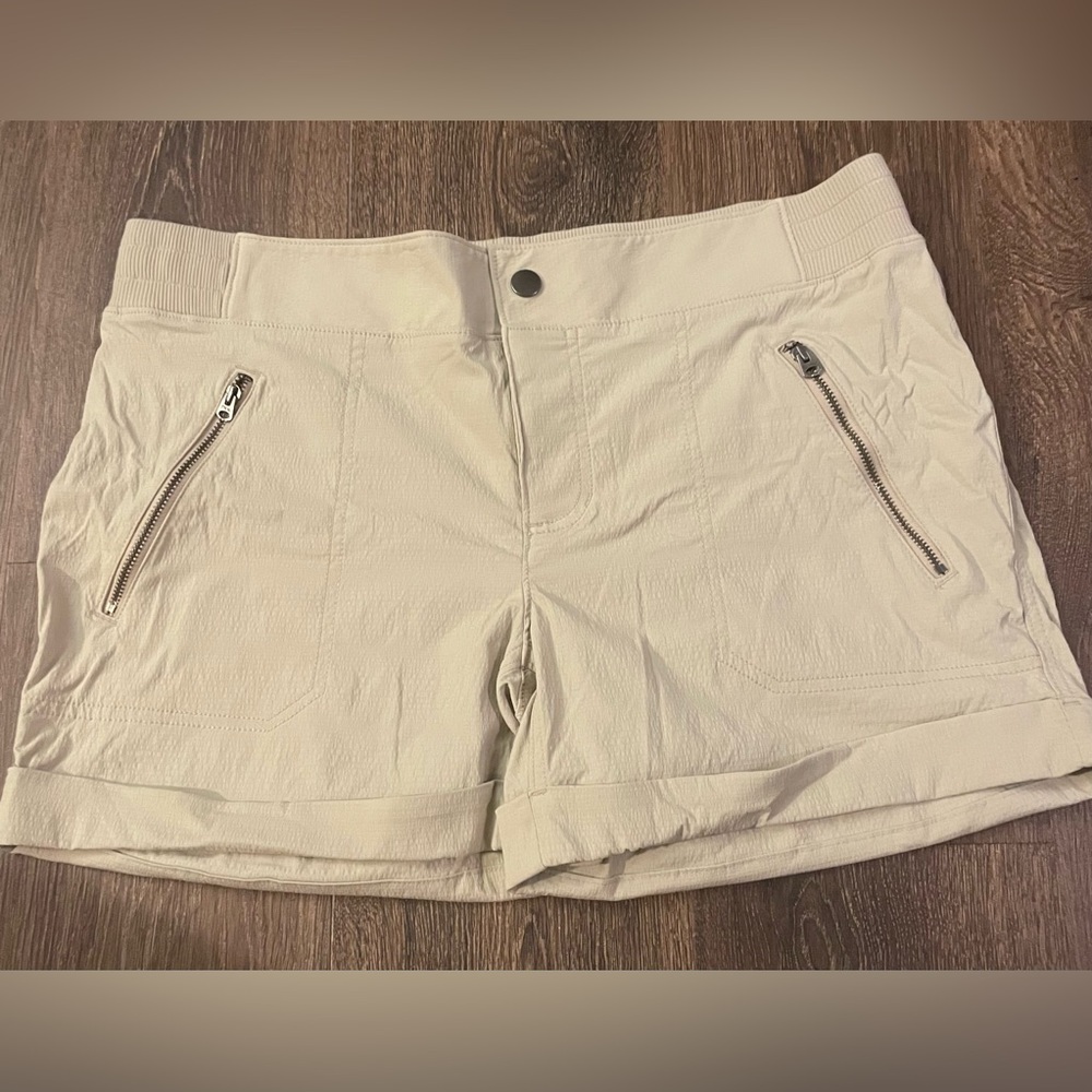 Athleta Cream Athletic Shorts with Zipper Pockets